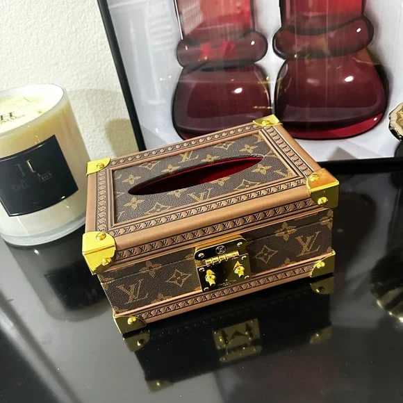Brown Pattern Tissue Holder with Gold Accents for Coffee Table, Buffet Table - Picture 3 of 12